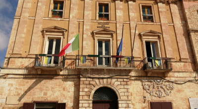 Il 23 febbraio 2021 bandiere a mezz’asta a Palazzo di Città