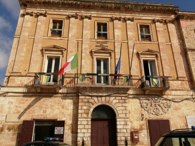 Il 23 febbraio 2021 bandiere a mezz’asta a Palazzo di Città
